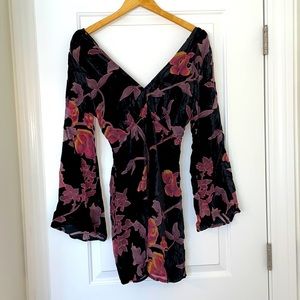 Perfect condition only worn once long sleeve dress!